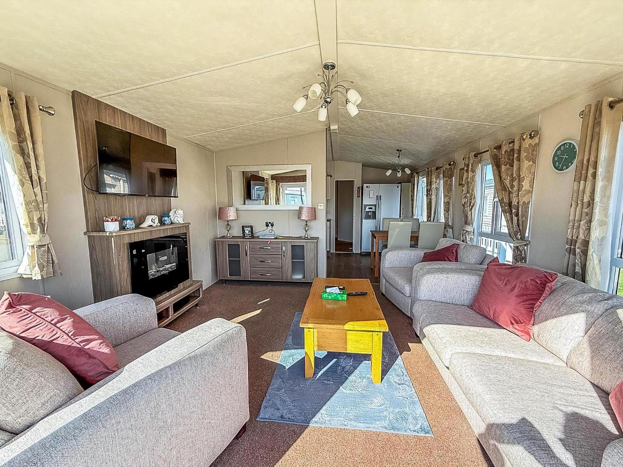 Beautiful Caravan With Decking Wifi At St Osyth Beach Holiday Park Ref 28077Dw クラクトン・オン・シー エクステリア 写真