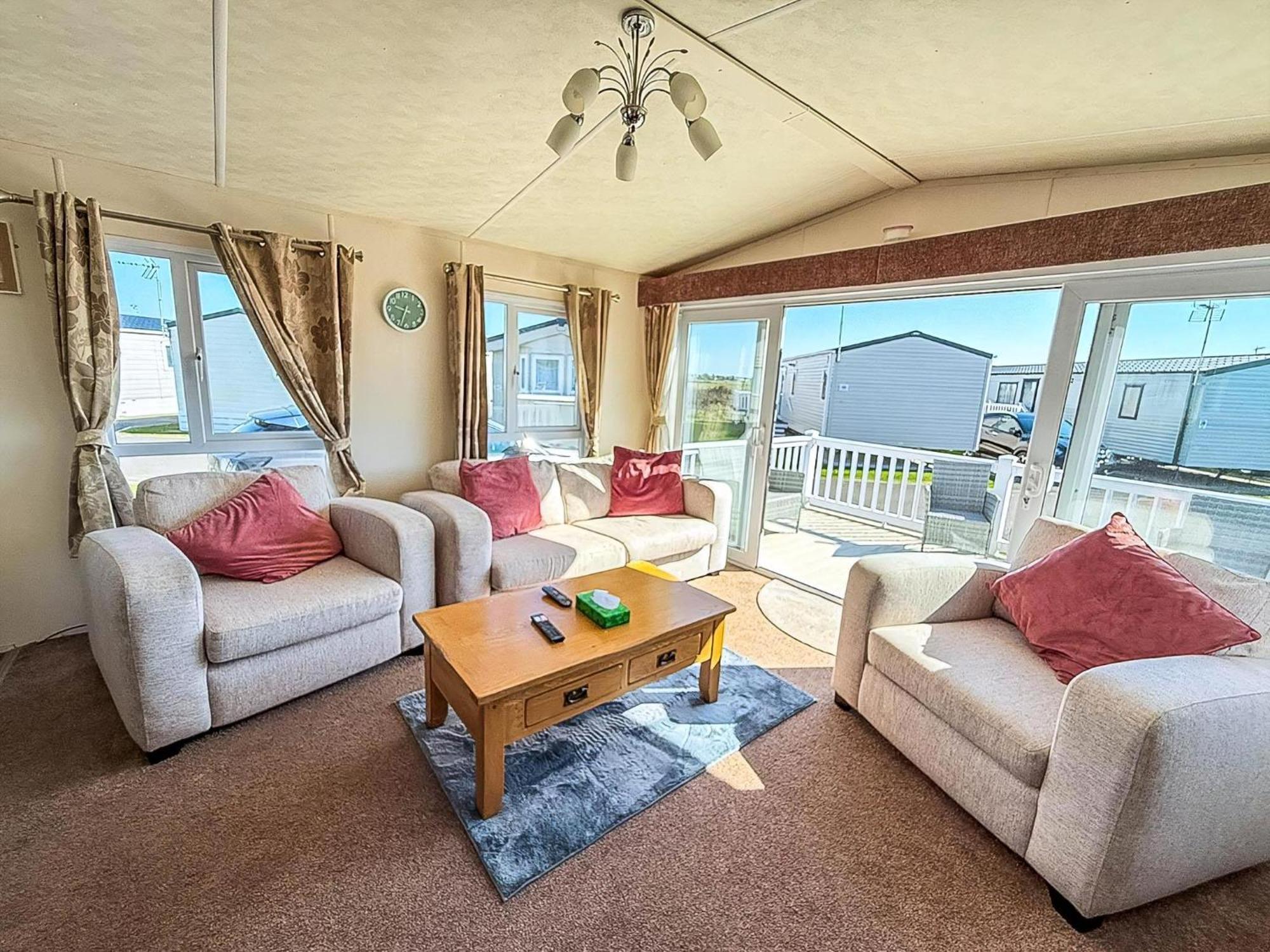 Beautiful Caravan With Decking Wifi At St Osyth Beach Holiday Park Ref 28077Dw クラクトン・オン・シー エクステリア 写真